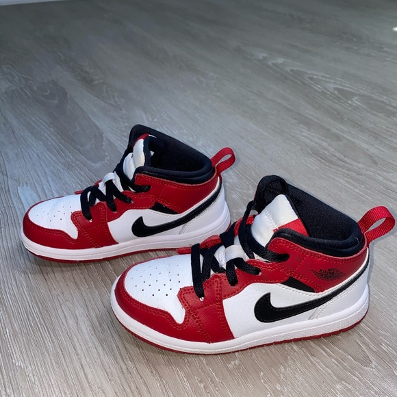 Air Jordan mids 1 PS Chicago kids sz 9c - Picture 5 of 8